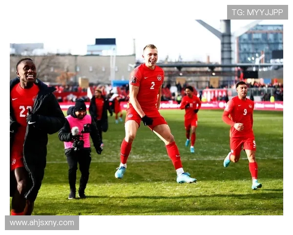 约翰·克鲁伊夫：足球艺术与智慧的完美融合，开创现代足球新纪元