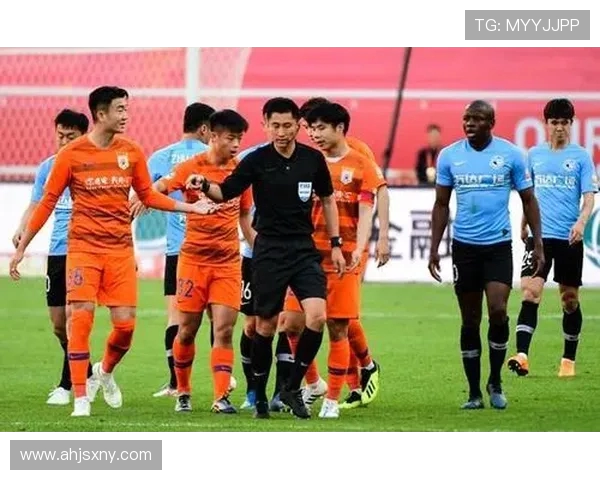 上海篮球队状态引发热议球迷对球队表现的不同看法与期待