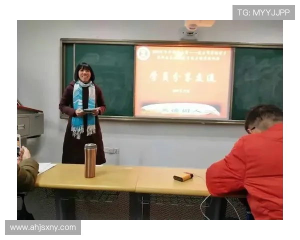 周丽独家揭秘足球技巧与心得分享助你提升球技与战术理解