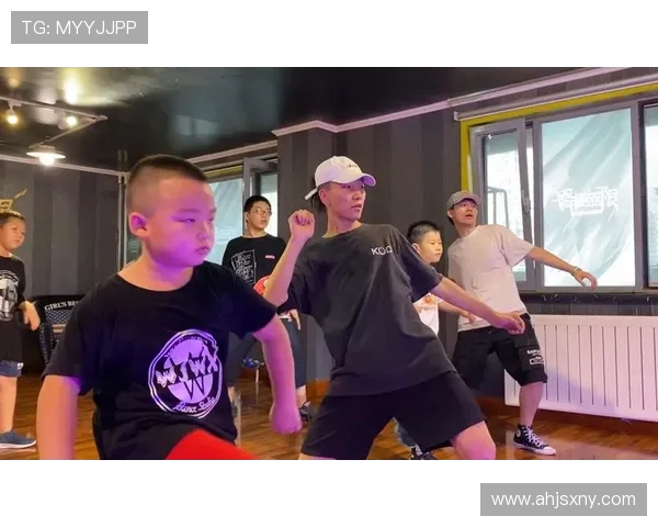 成都街舞队的耐力挑战与团队协作的深度剖析与思考