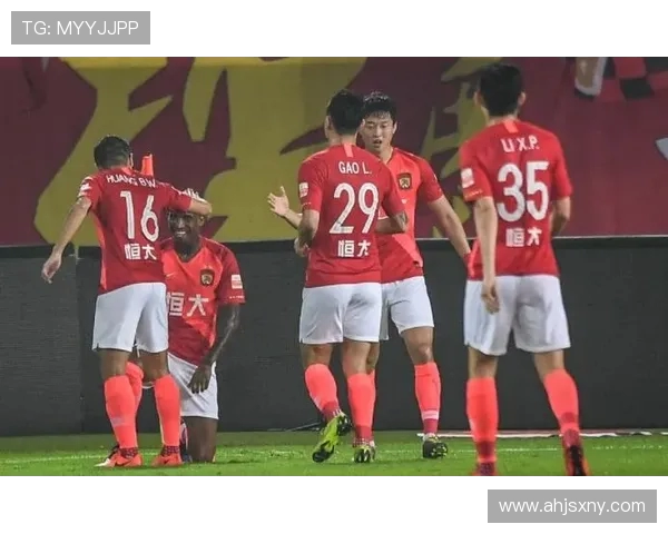 广西恒大与山东鲁能激战正酣谁能在这场对决中笑到最后